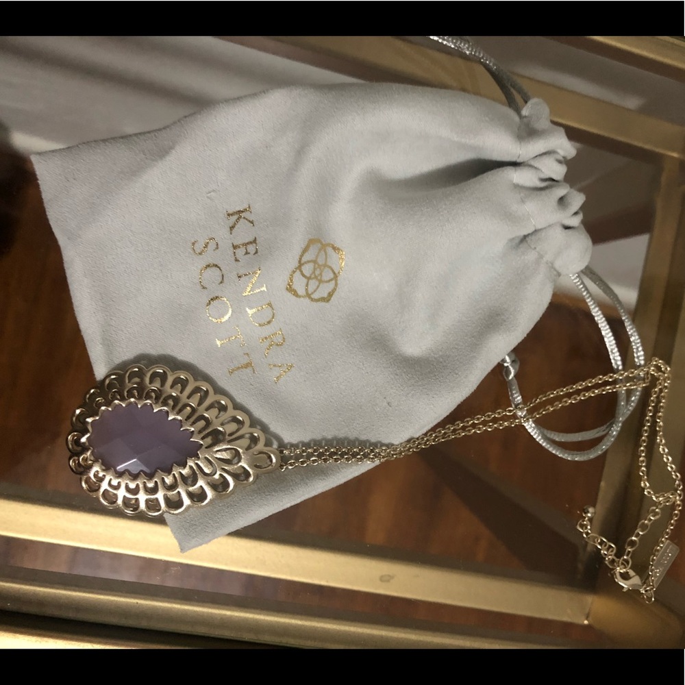 WORN ONCE: Kendra Scott pendant necklace